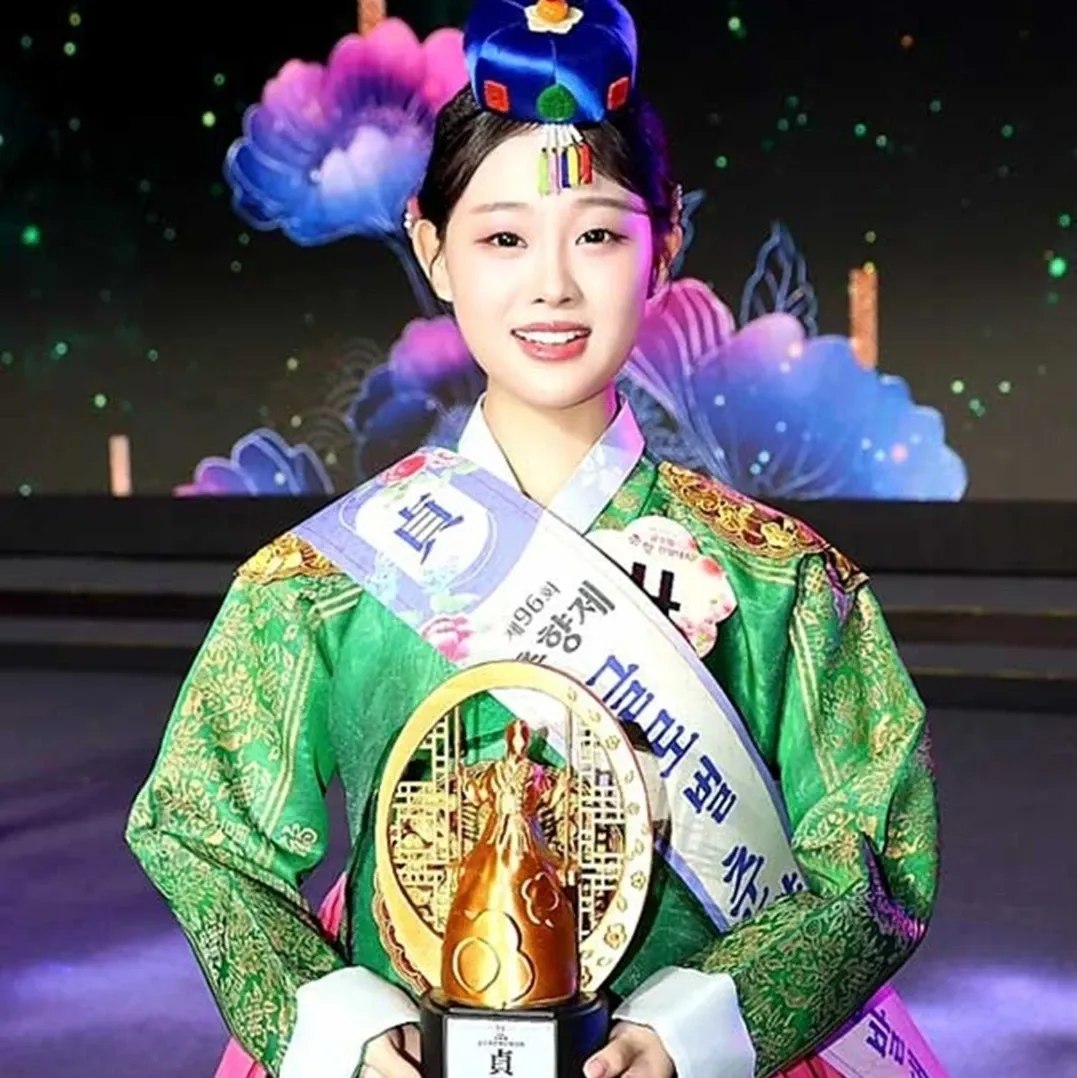 Momen yang diabadikan oleh penggemar Kim Dahyun