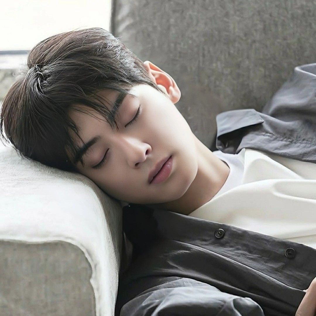 Latest photo of Cha Eunwoo