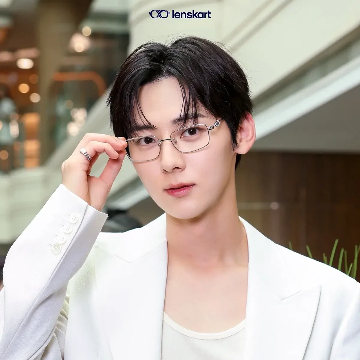 A moment captured by a fan of Hwang Minhyun