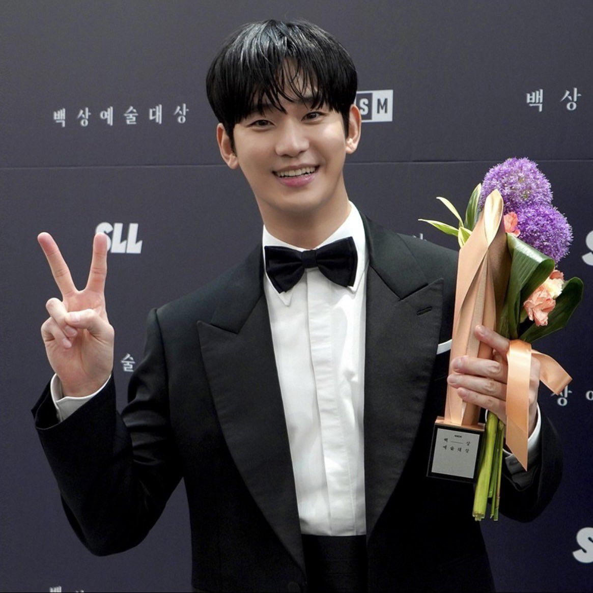 Behind-the-scenes cut of Kim Soohyun