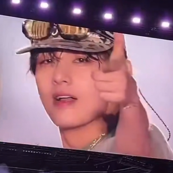 Behind-the-scenes cut of Kim Taehyung (V)