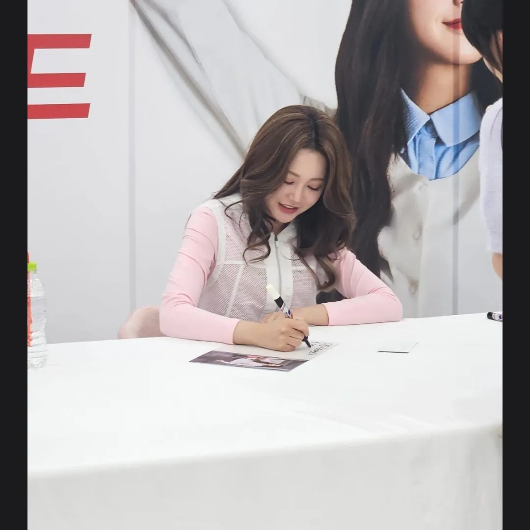 홍지윤의 최신 사진
