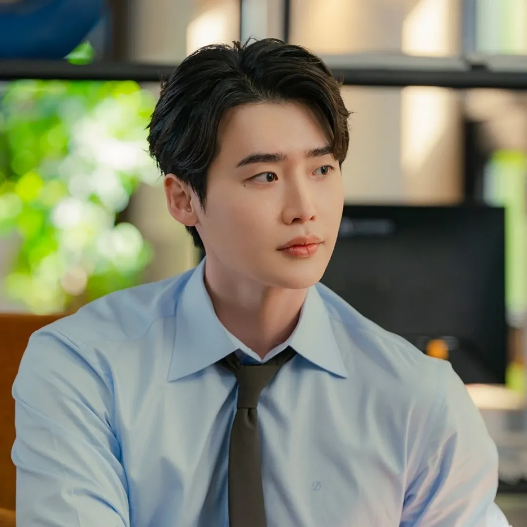 Recent activity shot of Lee Jongsuk