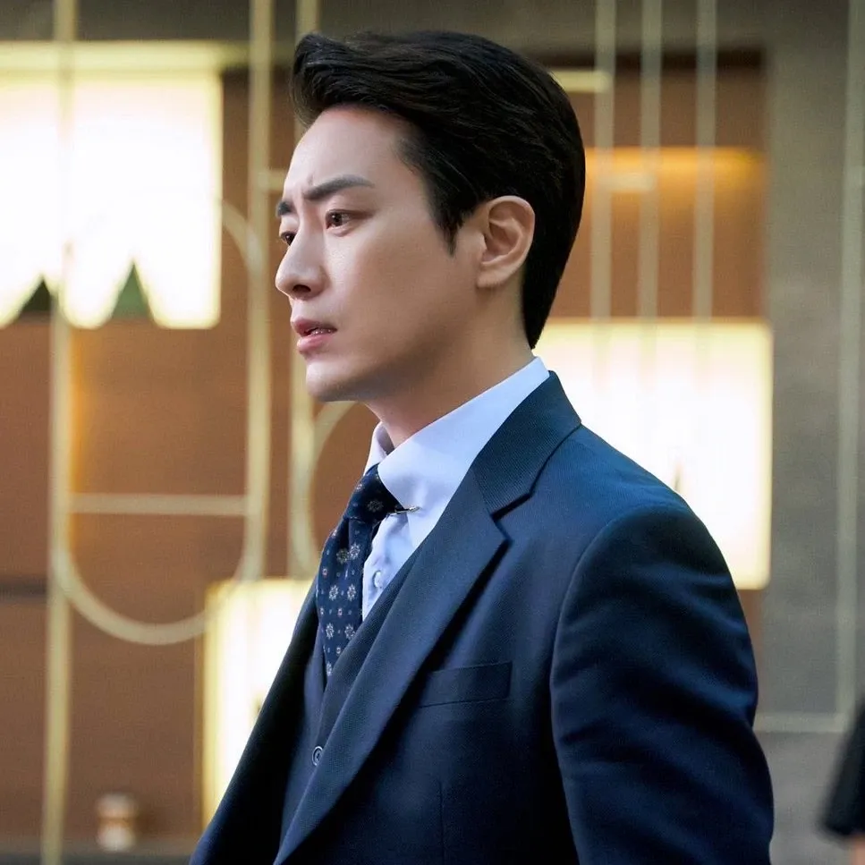 Behind-the-scenes cut of Lee Joonhyuk