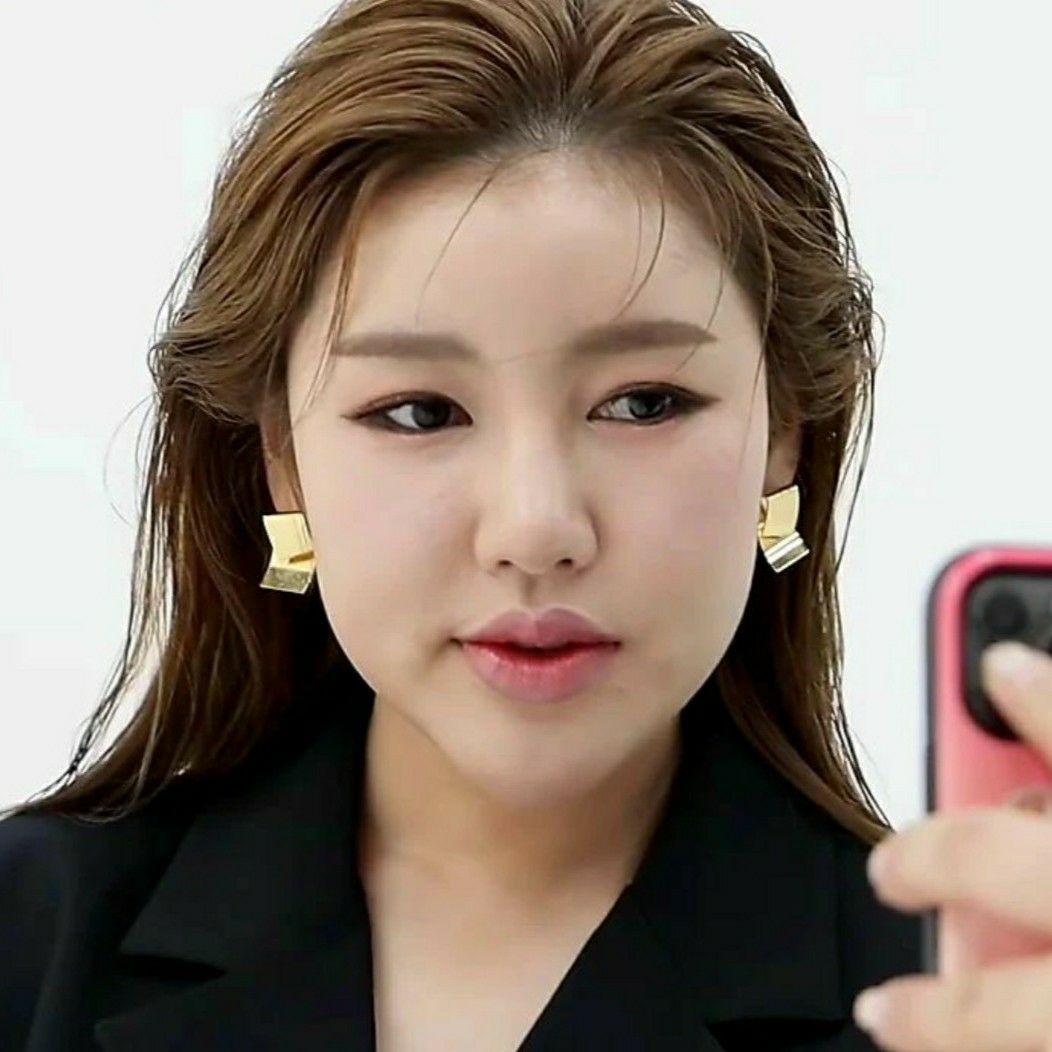 Foto terbaru dari Song Gain