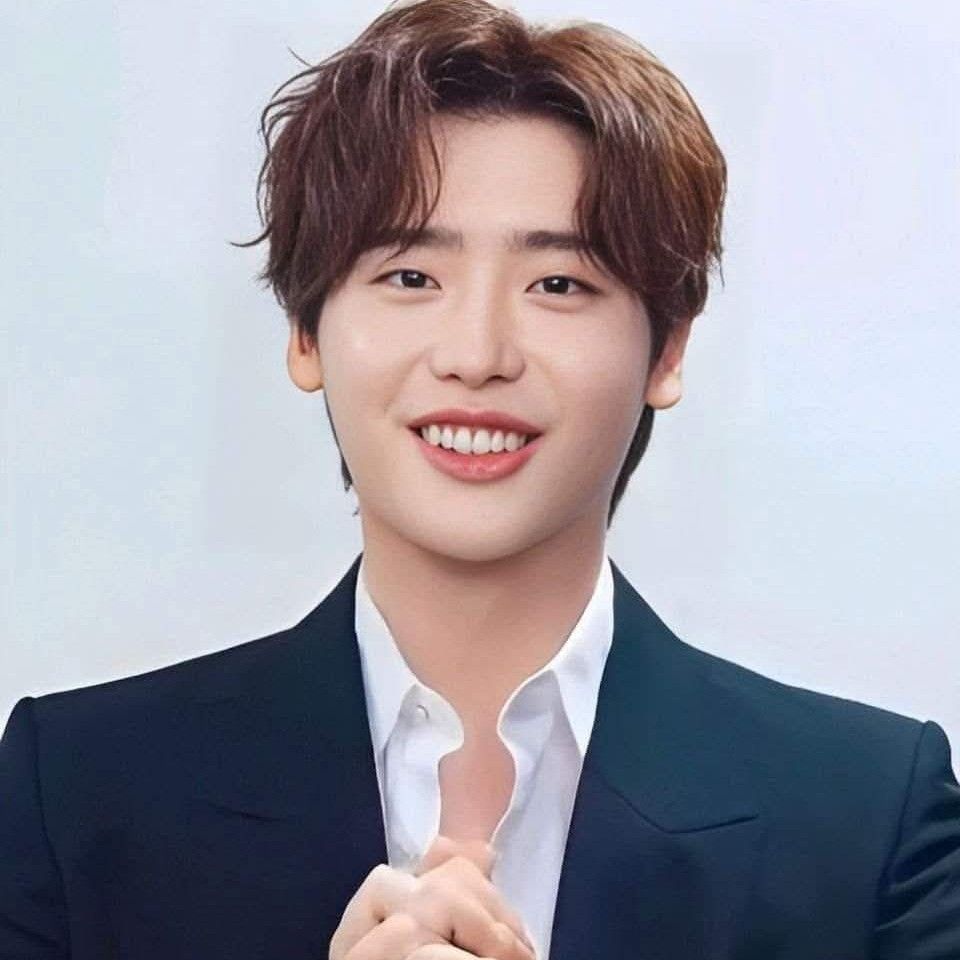 Recent activity shot of Lee Jongsuk