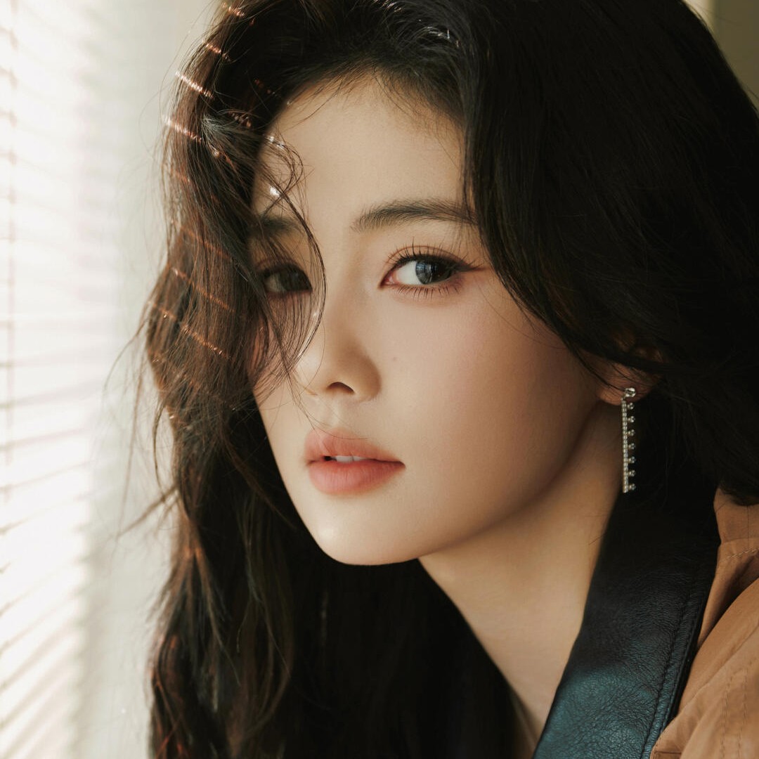 Behind-the-scenes cut of Bai Lu