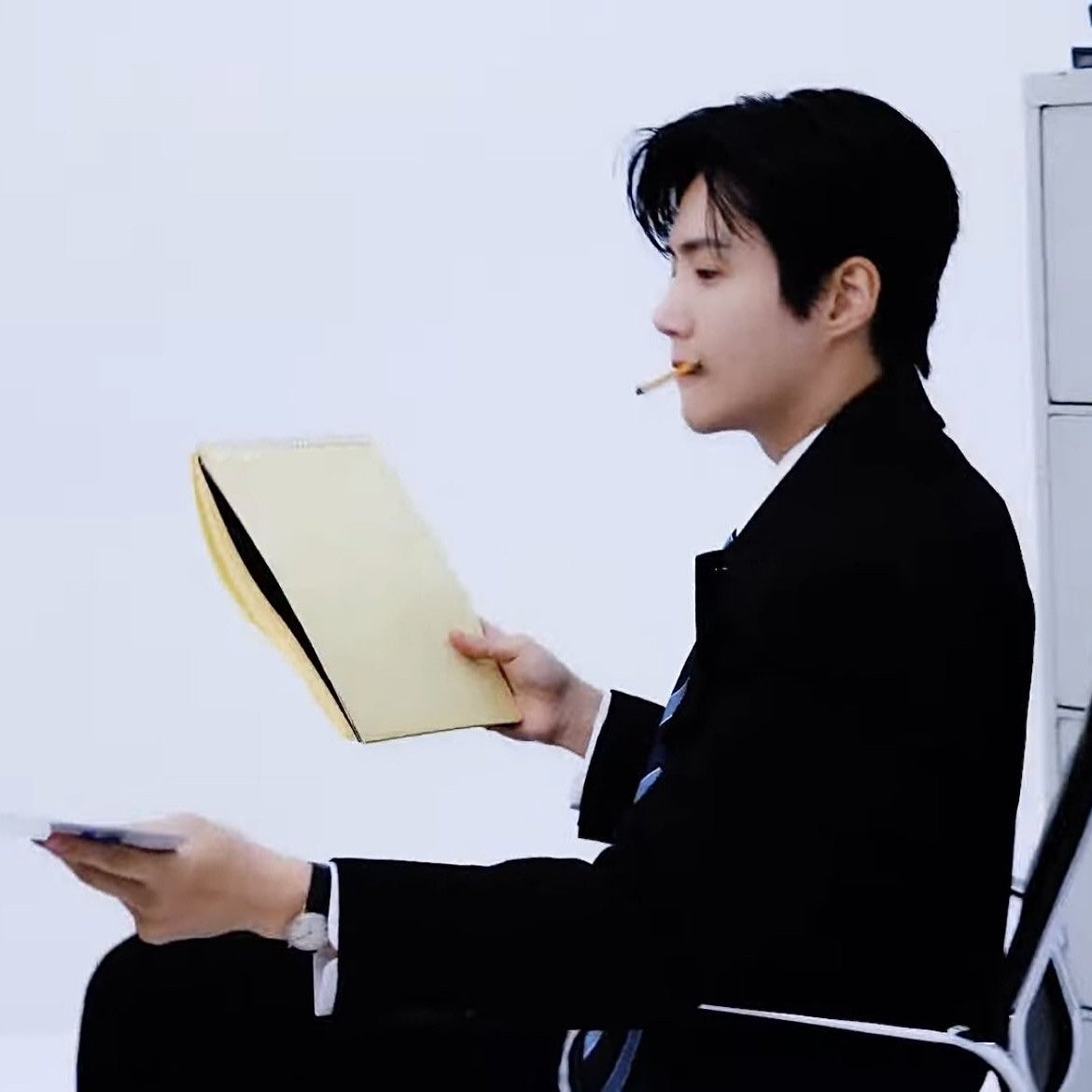 Behind-the-scenes cut of Kim Seonho