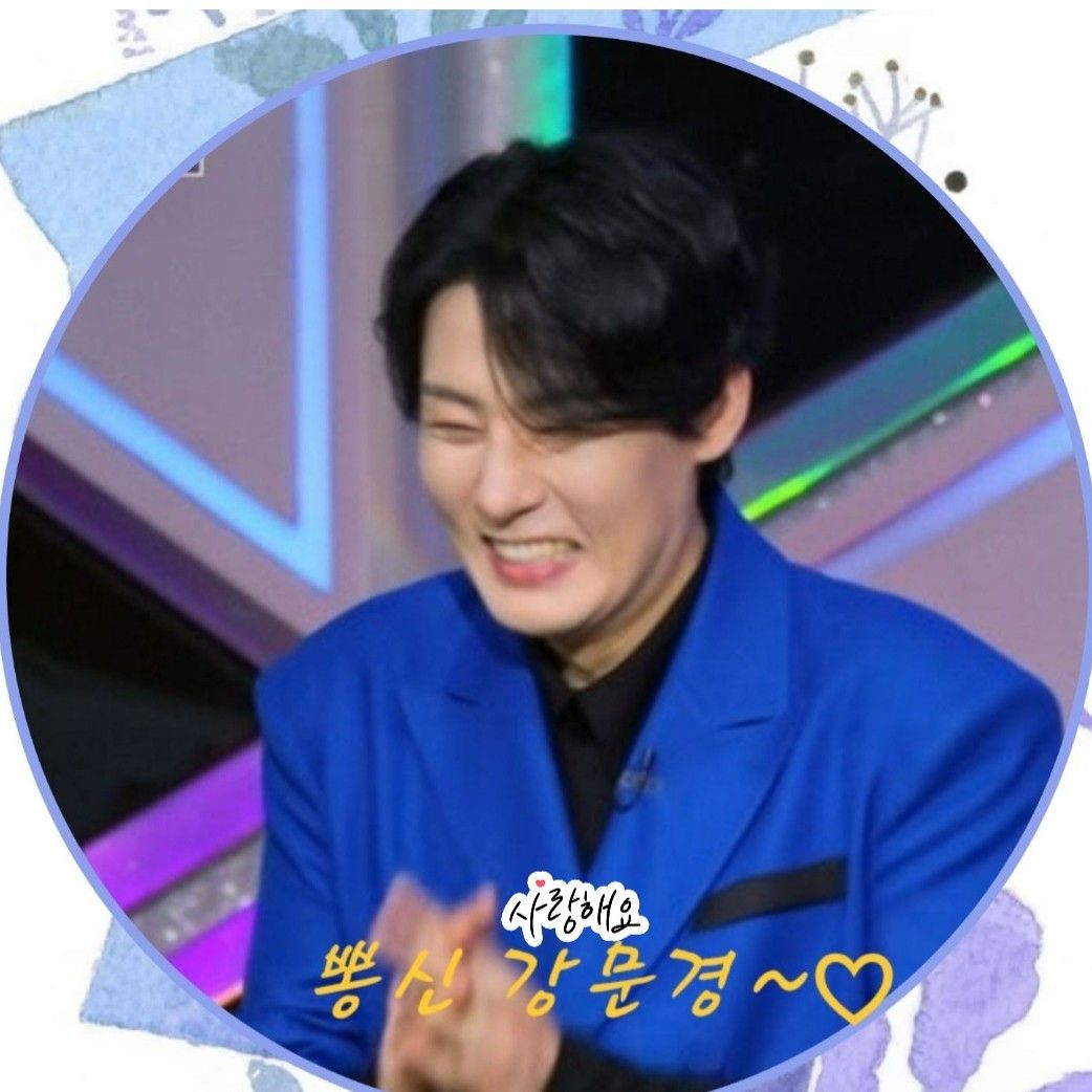 A moment captured by a fan of Kang Moonkyung