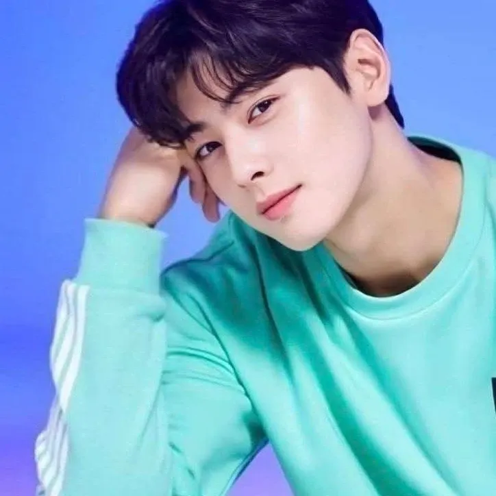 Latest photo of Cha Eunwoo