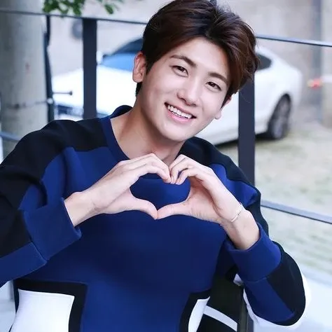 A moment captured by a fan of Park Hyungsik