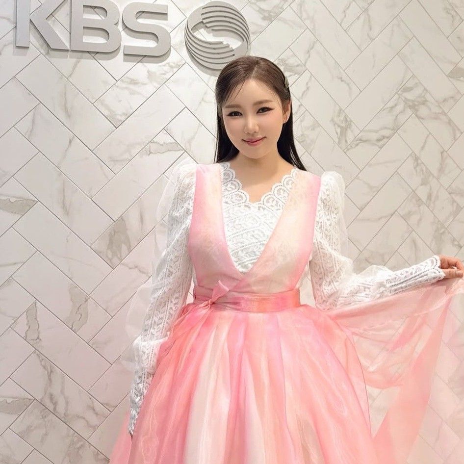 Recent activity shot of Song Gain