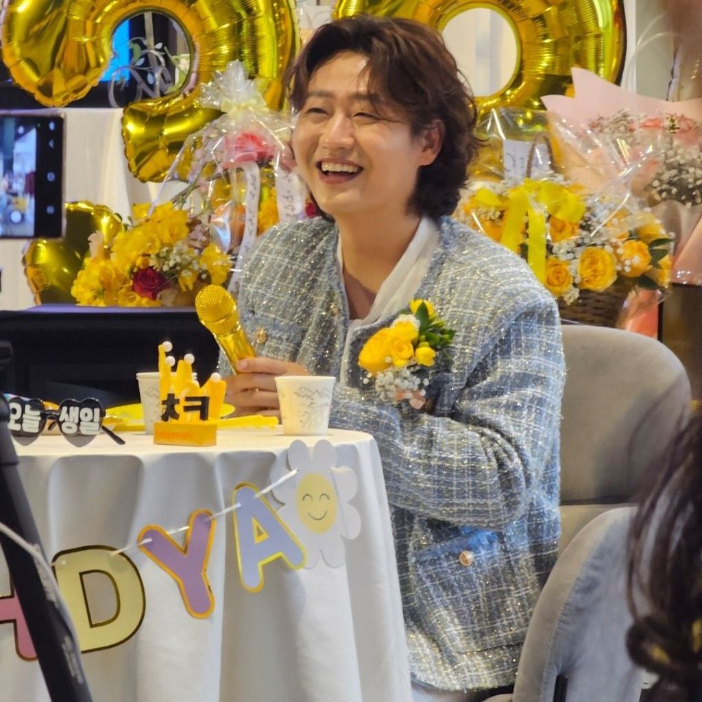 A moment captured by a fan of Min Soohyun