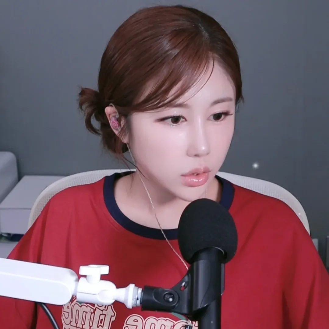 Recent activity shot of Kim Soyou