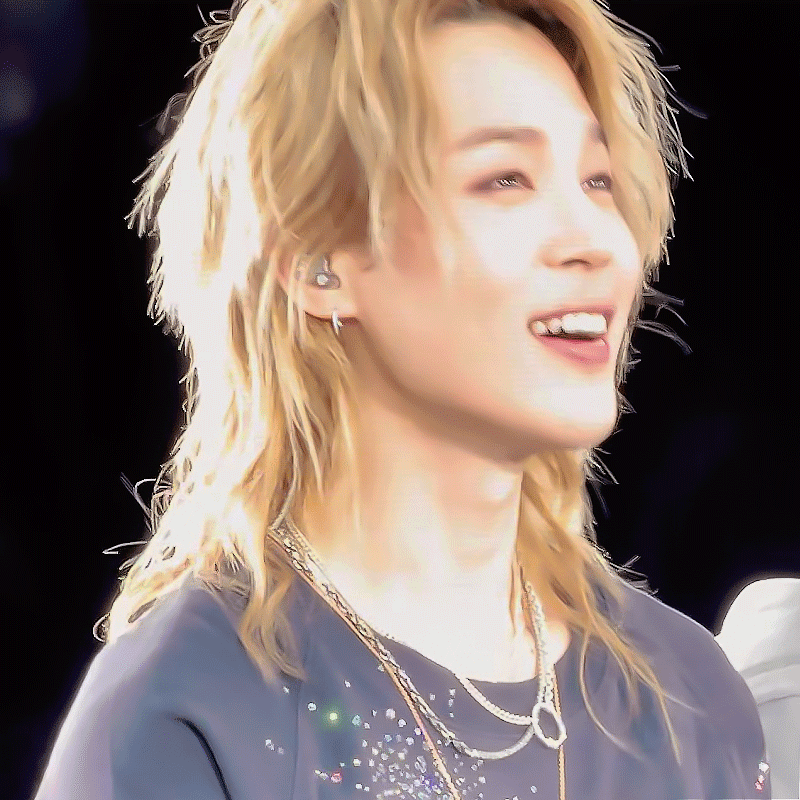 Behind-the-scenes cut of Ha Jimin