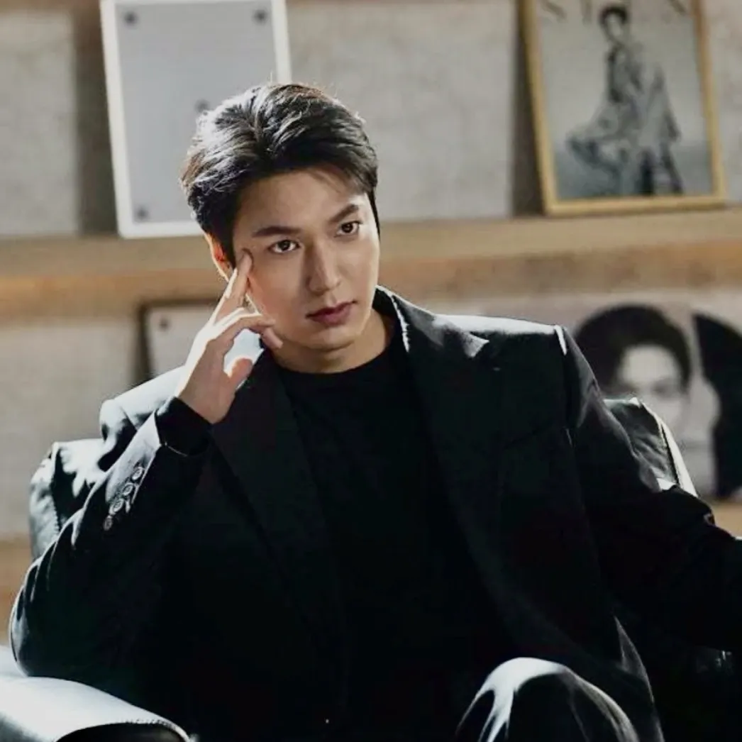 イ・ミンホの最近の活動ショット