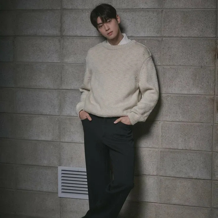 Recent activity shot of Cha Eunwoo