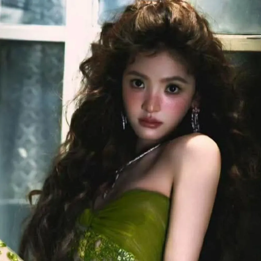 Latest photo of Zhang Ruonan