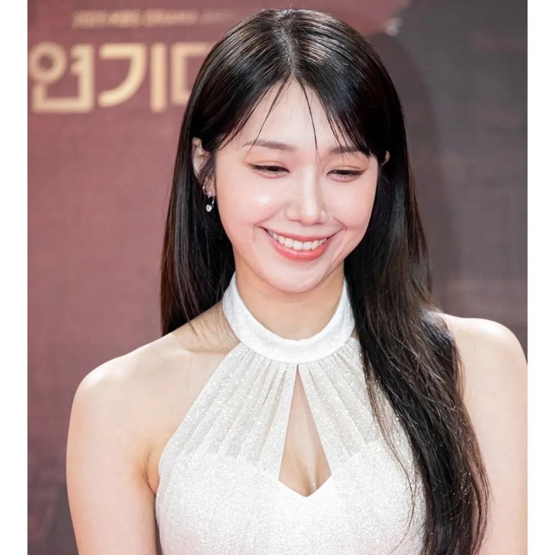 Behind-the-scenes cut of Jung Eunji