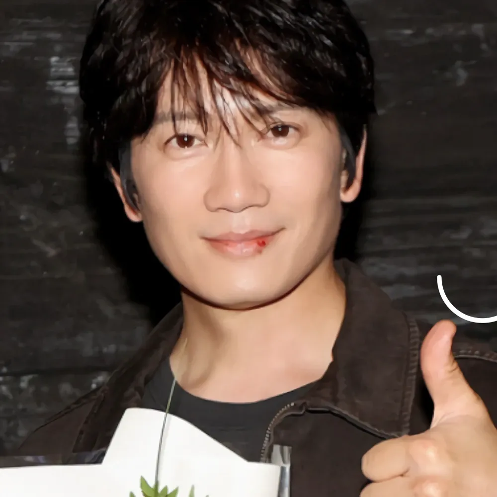 Behind-the-scenes cut of Ji Sung