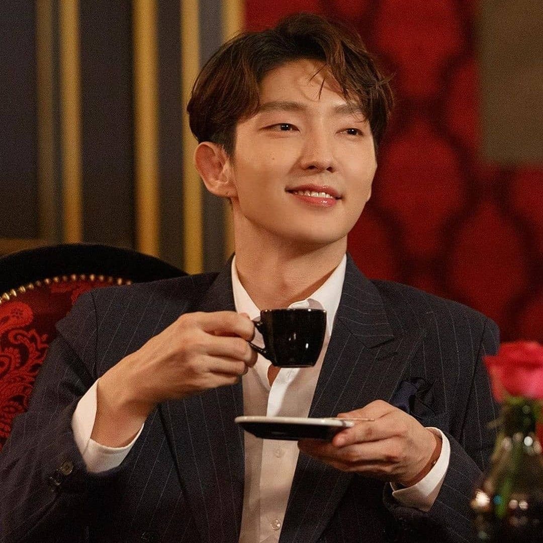 A moment captured by a fan of Lee Joongi