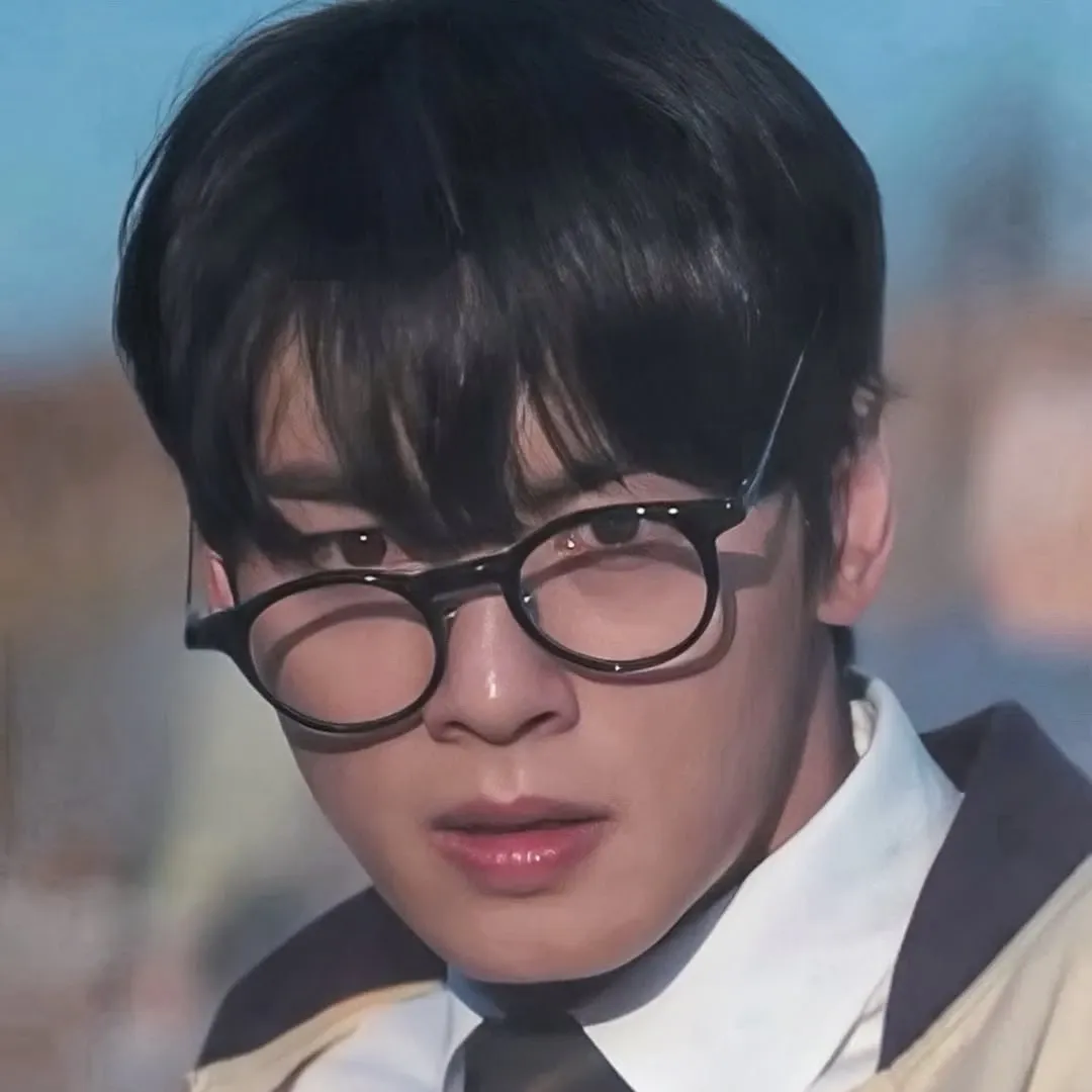 A moment captured by a fan of Cha Eunwoo