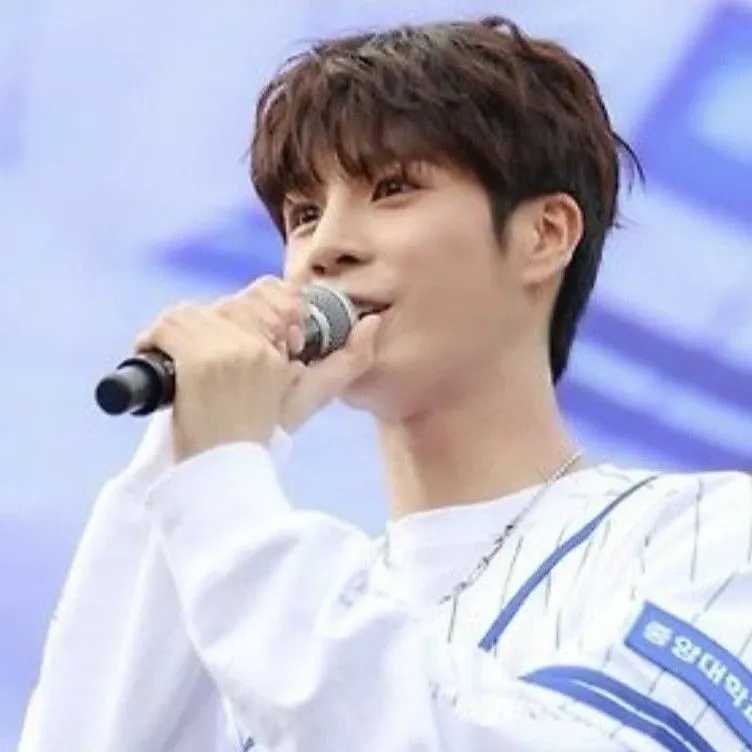 粉丝拍下的郑东元瞬间