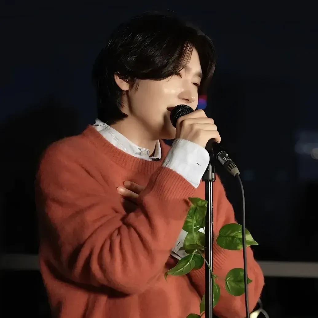 A moment captured by a fan of Kim Yongbin