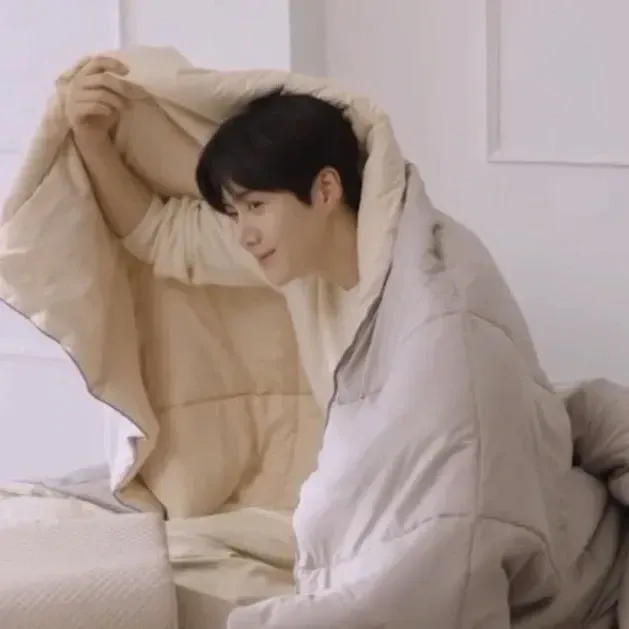 Behind-the-scenes cut of Kim Seonho