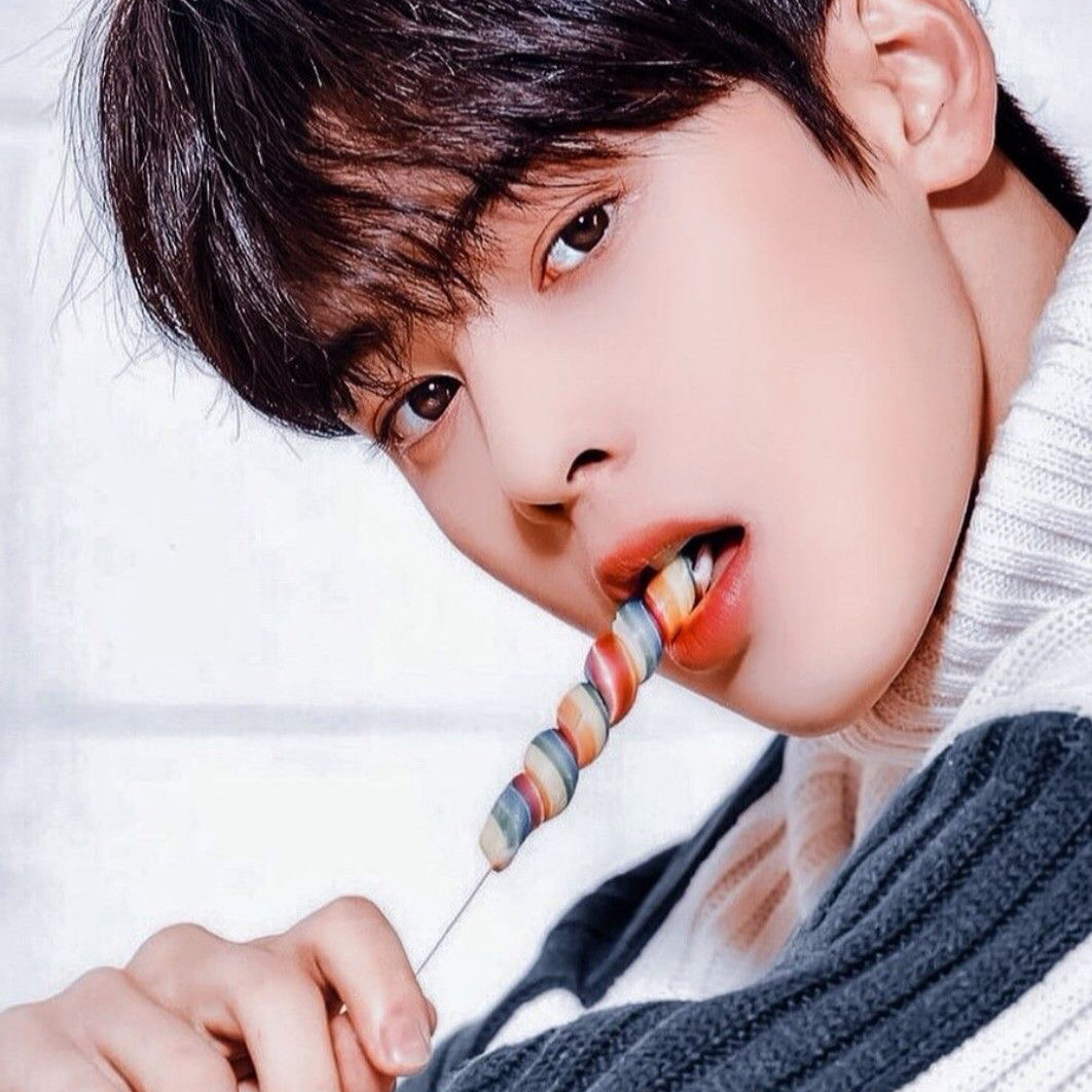 Behind-the-scenes cut of Cha Eunwoo