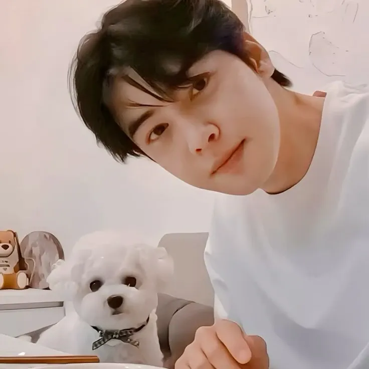 Behind-the-scenes cut of Cha Eunwoo