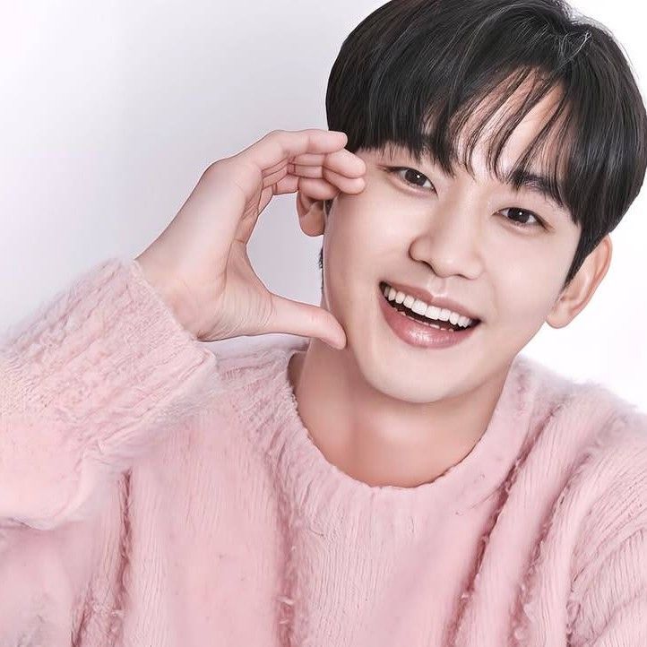 金秀賢的幕後花絮