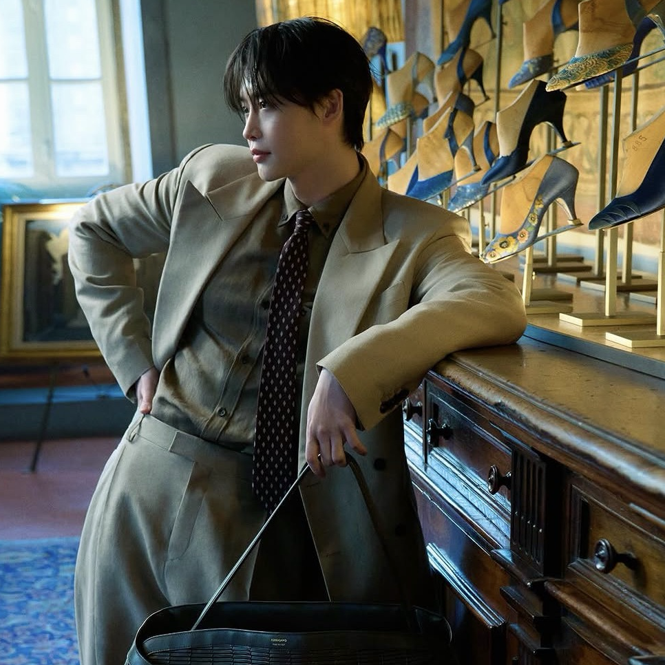 Recent activity shot of Lee Jongsuk