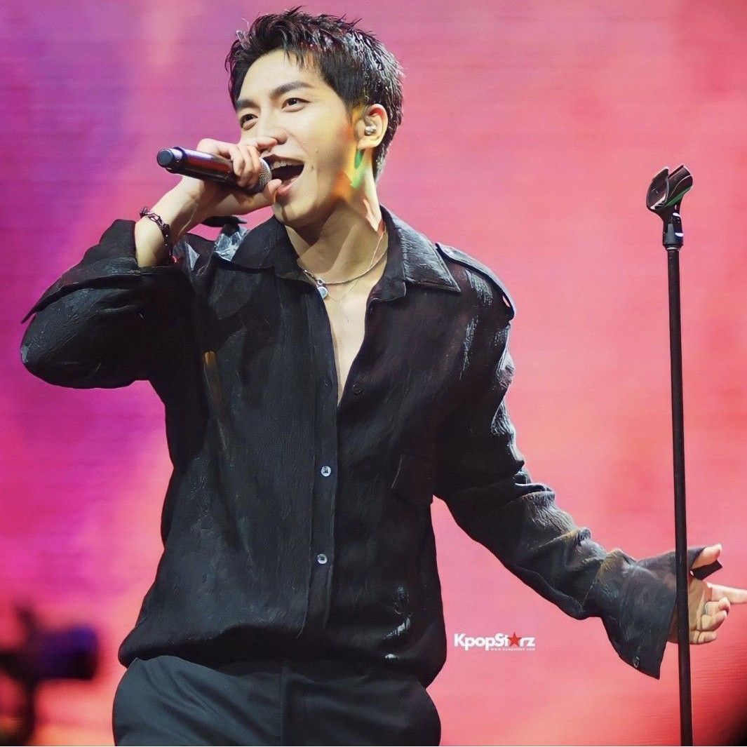 Momen yang diabadikan oleh penggemar Lee Seunggi