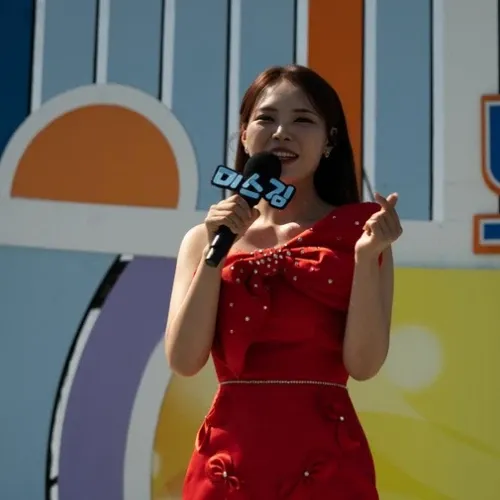 Behind-the-scenes cut of Miss Kim