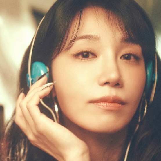 Behind-the-scenes cut of Jung Eunji