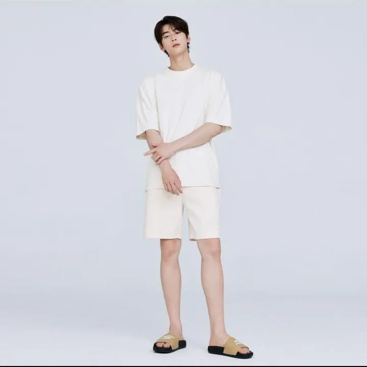 Behind-the-scenes cut of Cha Eunwoo
