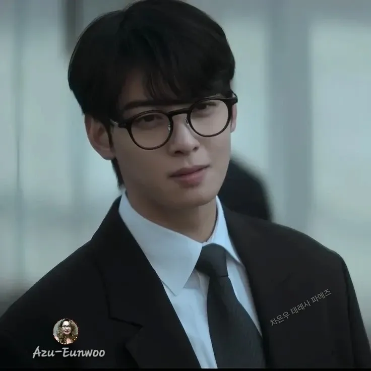 Behind-the-scenes cut of Cha Eunwoo