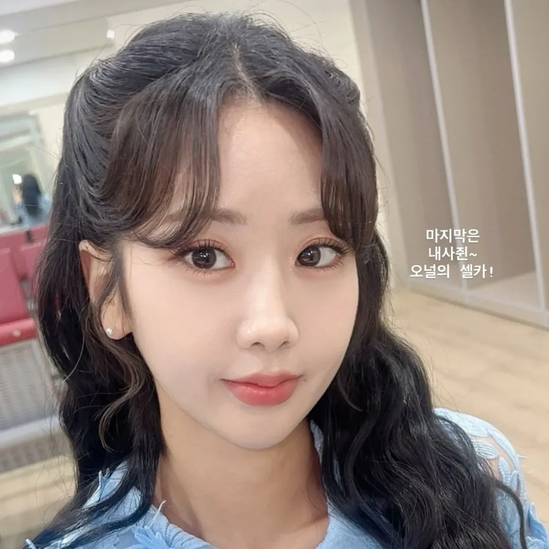 Behind-the-scenes cut of Kang Hyeyeon