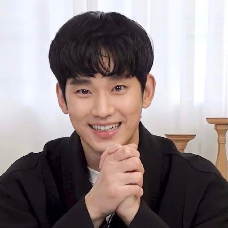 粉丝拍下的金秀贤瞬间