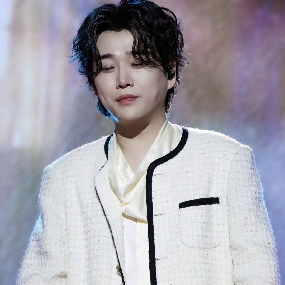 Behind-the-scenes cut of Hwang Youngwoong