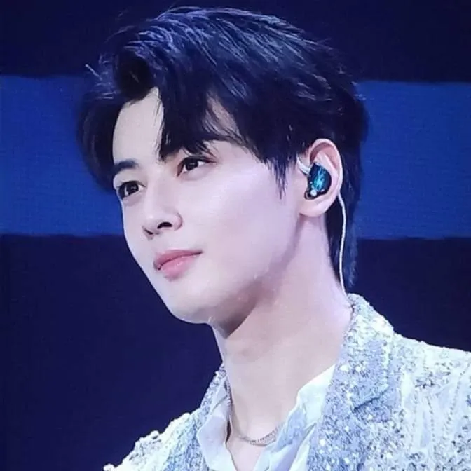 Latest photo of Cha Eunwoo