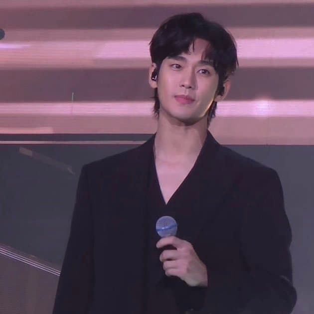 Behind-the-scenes cut of Kim Soohyun