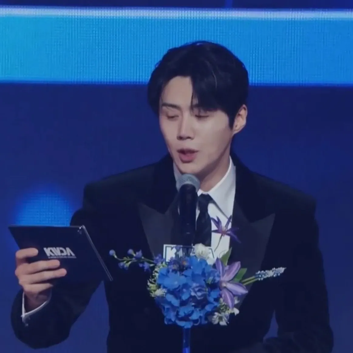 Behind-the-scenes cut of Kim Seonho