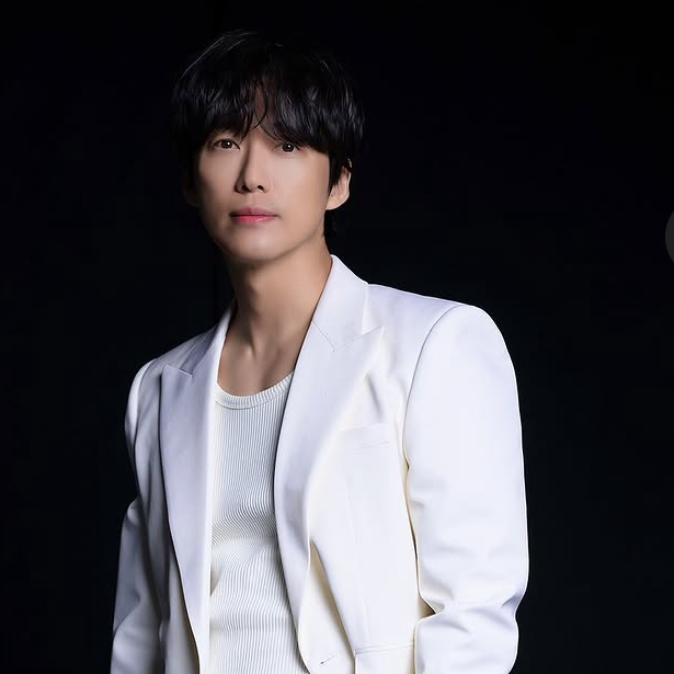 Behind-the-scenes cut of Namkoong Min