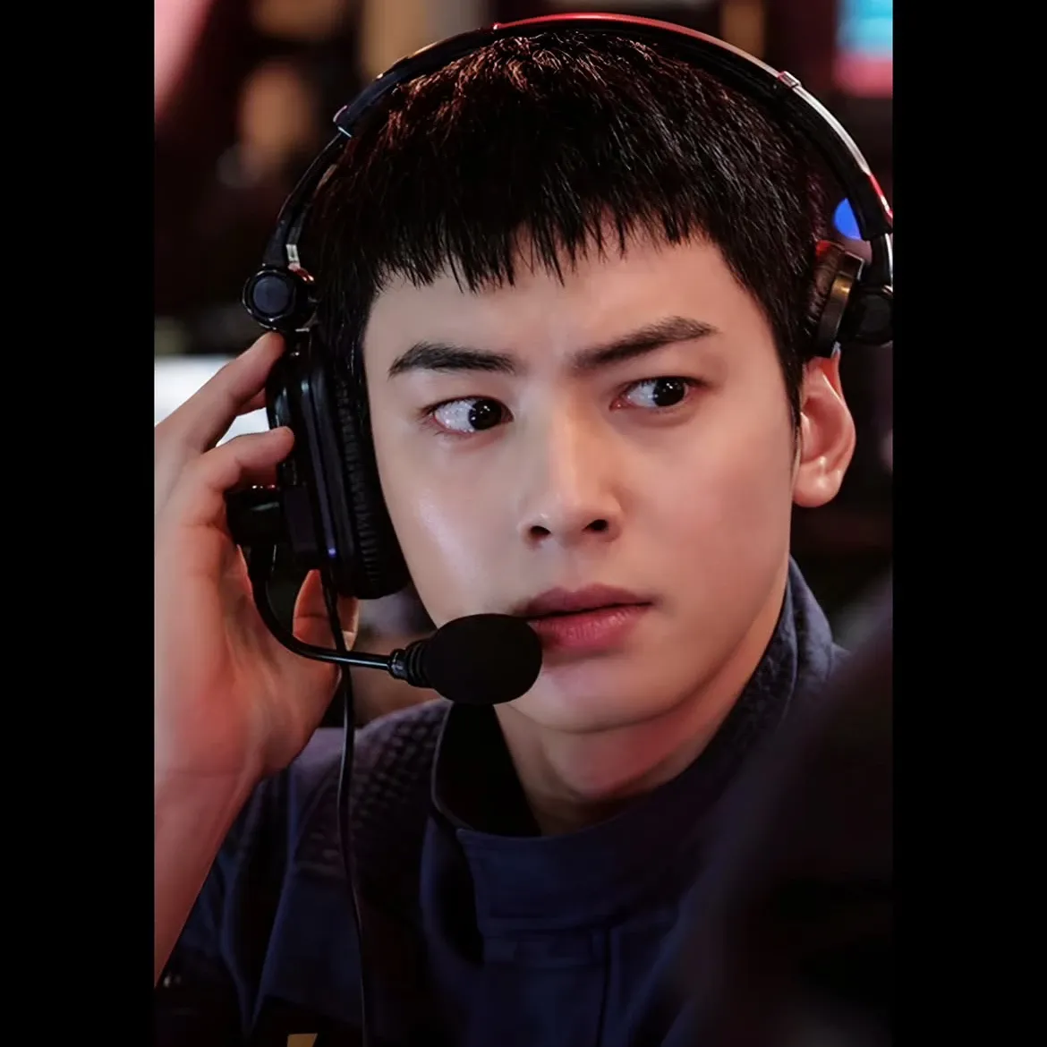 Behind-the-scenes cut of Cha Eunwoo
