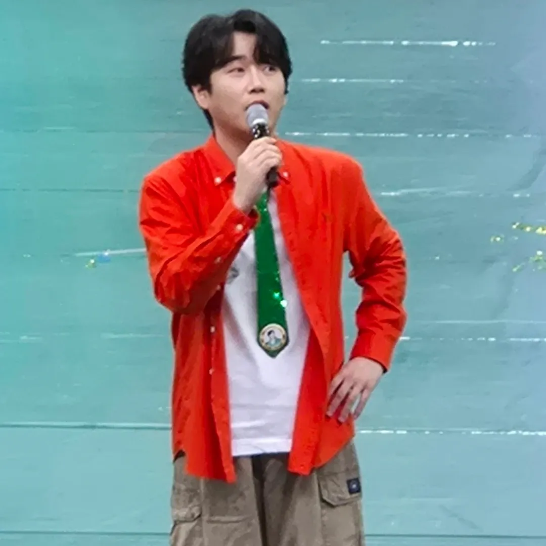 A moment captured by a fan of Hwang Youngwoong