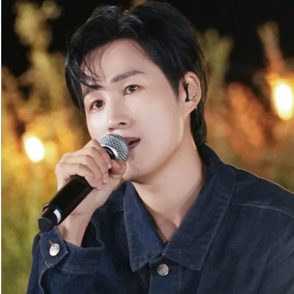 오늘 가장 핫한 셀럽 커뮤니티 피드