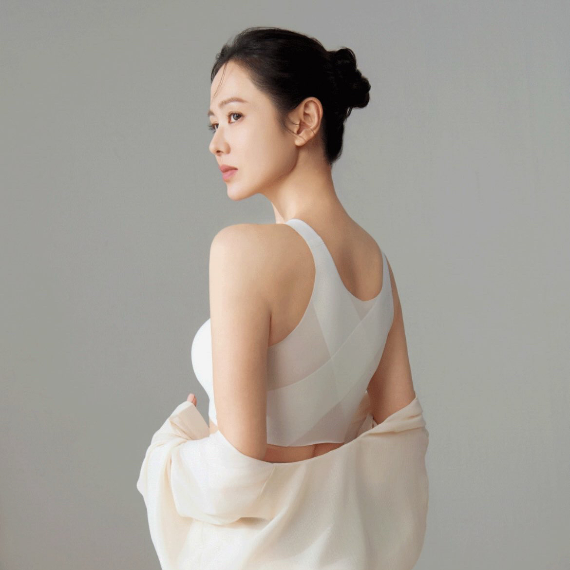 Behind-the-scenes cut of Son Yejin