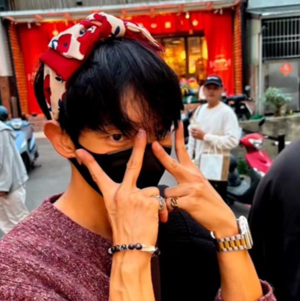 Behind-the-scenes cut of Lee Joongi